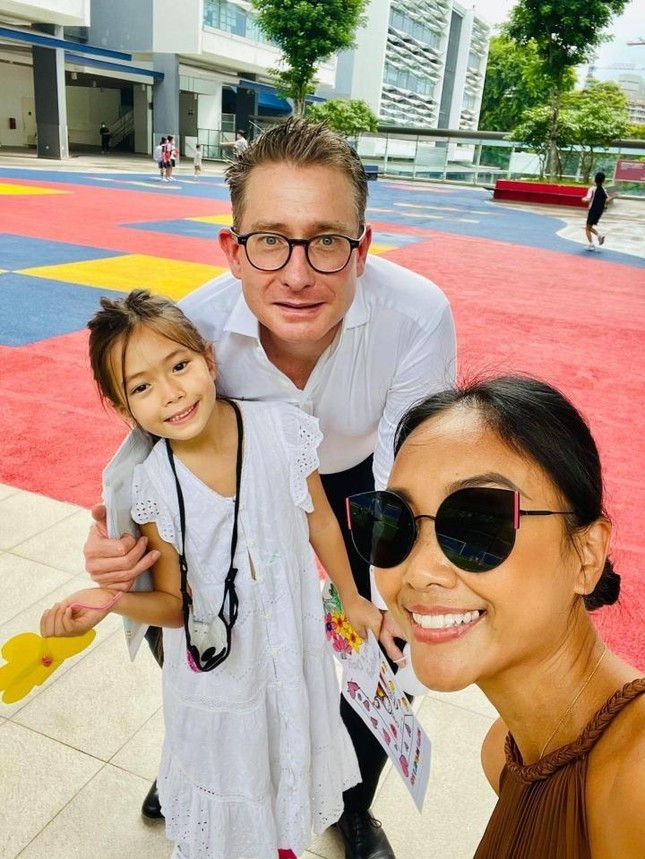 Sao Viet lay chong ngoai quoc: Nguoi sang chanh, ke duoc me chong chieu