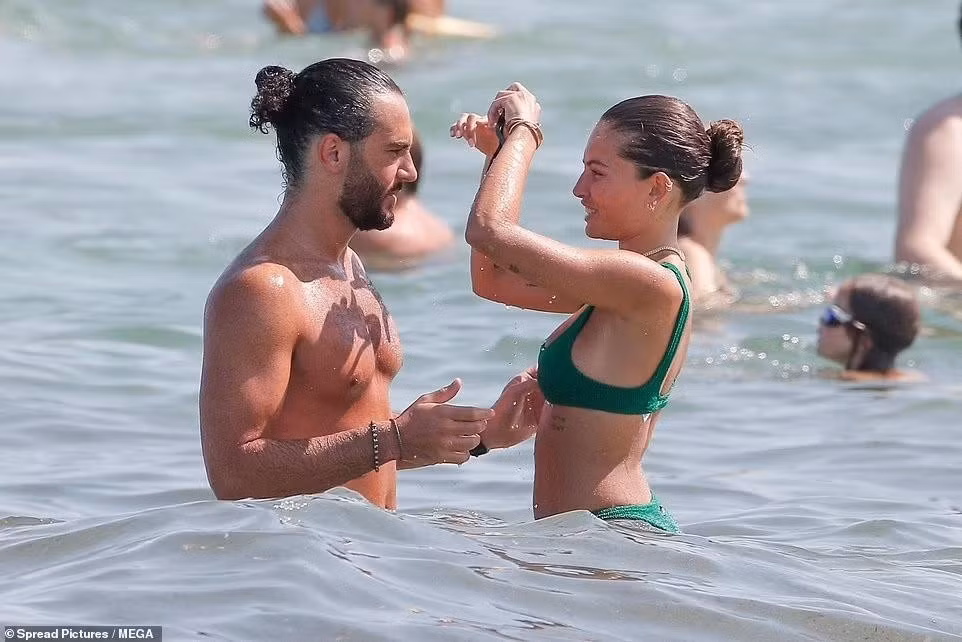 ‘Co gai dep nhat the gioi’ goi cam kho cuong voi bikini-Hinh-6