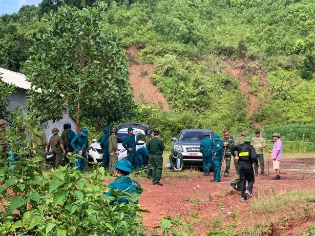 Huy dong hang tram nguoi truy tim ga con re chem ca gia dinh nha vo