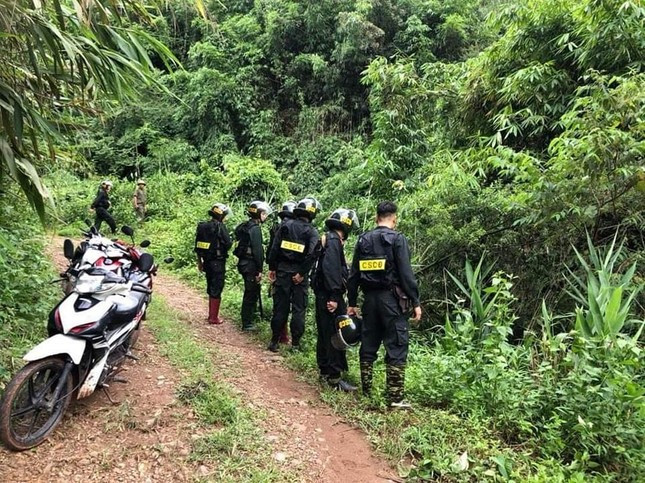 Huy dong hang tram nguoi truy tim ga con re chem ca gia dinh nha vo-Hinh-2