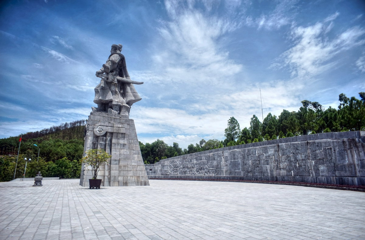 Trang Trinh du doan chinh xac ve su sup do cua nha Tay Son?