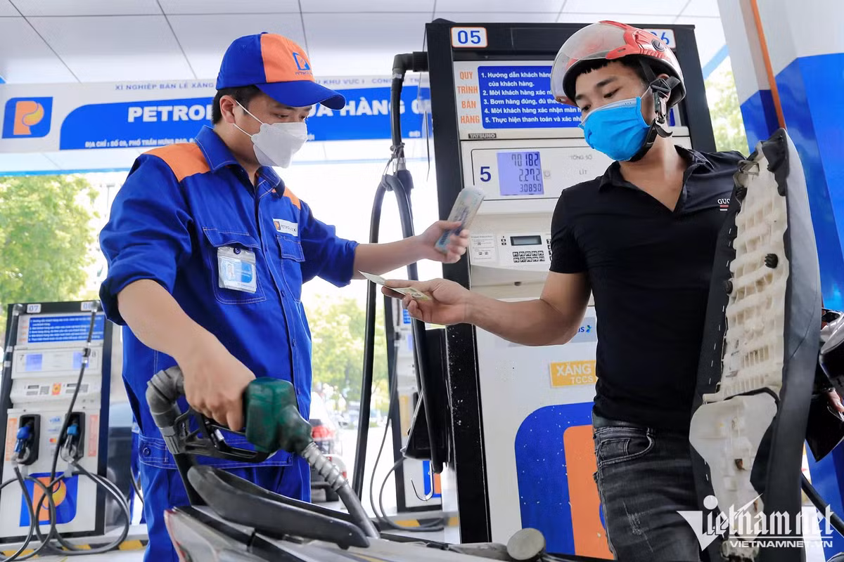 Gia dau lao doc manh, gia xang co the xuong 21.000 dong/lit