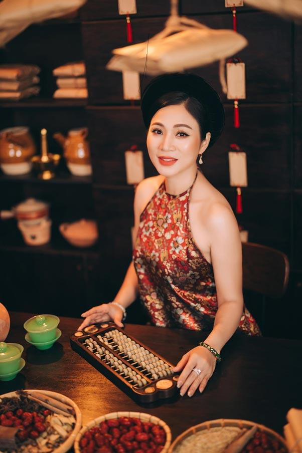 Ca si tiktoker Vu Nhu Nguyet khoe dang U40 nhieu nguoi me-Hinh-4