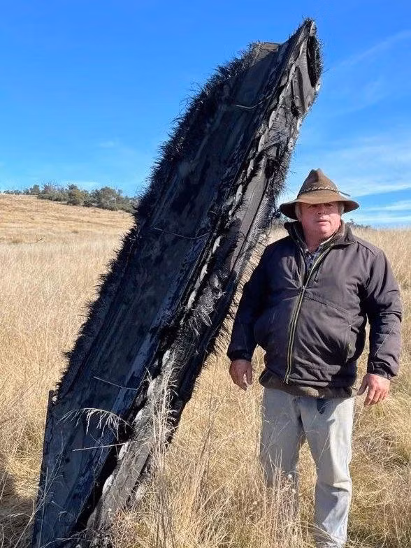 Manh vo khong lo gan 3m roi tren canh dong Uc-Hinh-6