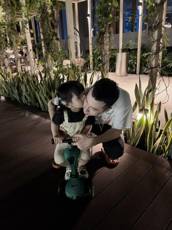 Phi Ngoc Hung tung loat anh cuc yeu ben con gai-Hinh-10