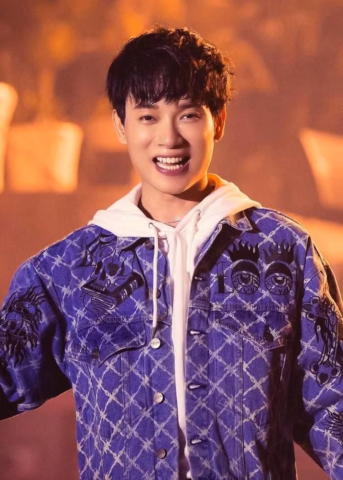 Bi khan gia 'giat mic' khong cho hat, bieu cam Truc Nhan la lam!