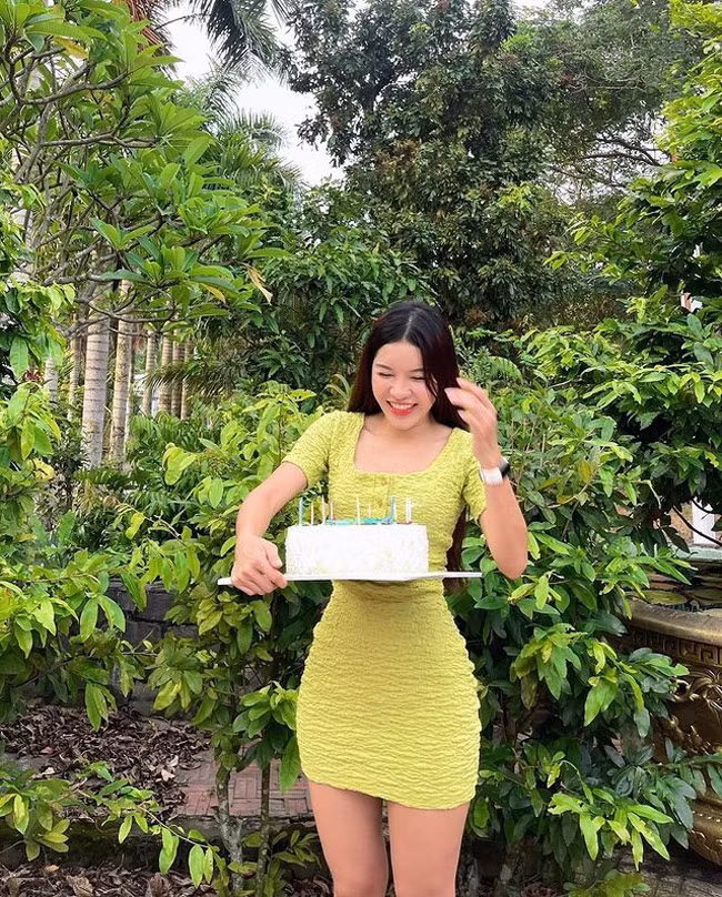 Bằng kinh nghiệm và câu chuyện "lột xác" nhan sắc của mình, Yến Xuân truyền cảm hứng cho nhiều chị em trong công cuộc cải thiện nhan sắc.