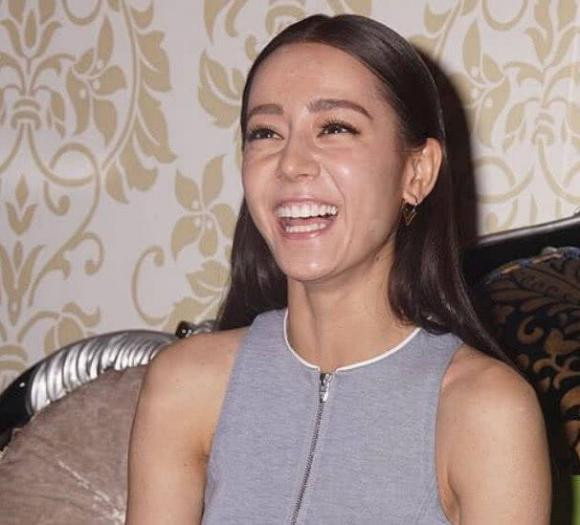 Dich Le Nhiet Ba cung co luc khien fan 