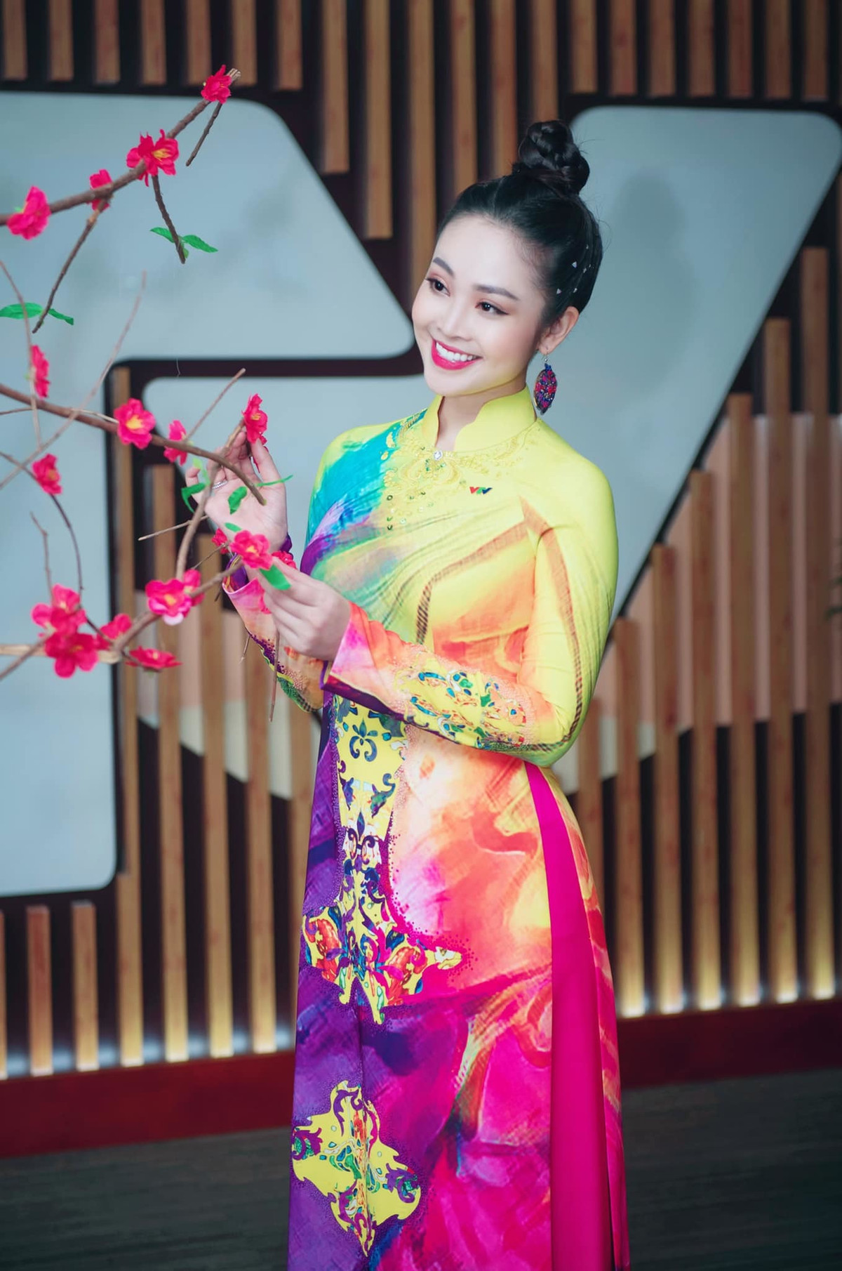 Ba nhan vat cong an hot nhat co vo, ban gai xinh nhu hotgirl-Hinh-2