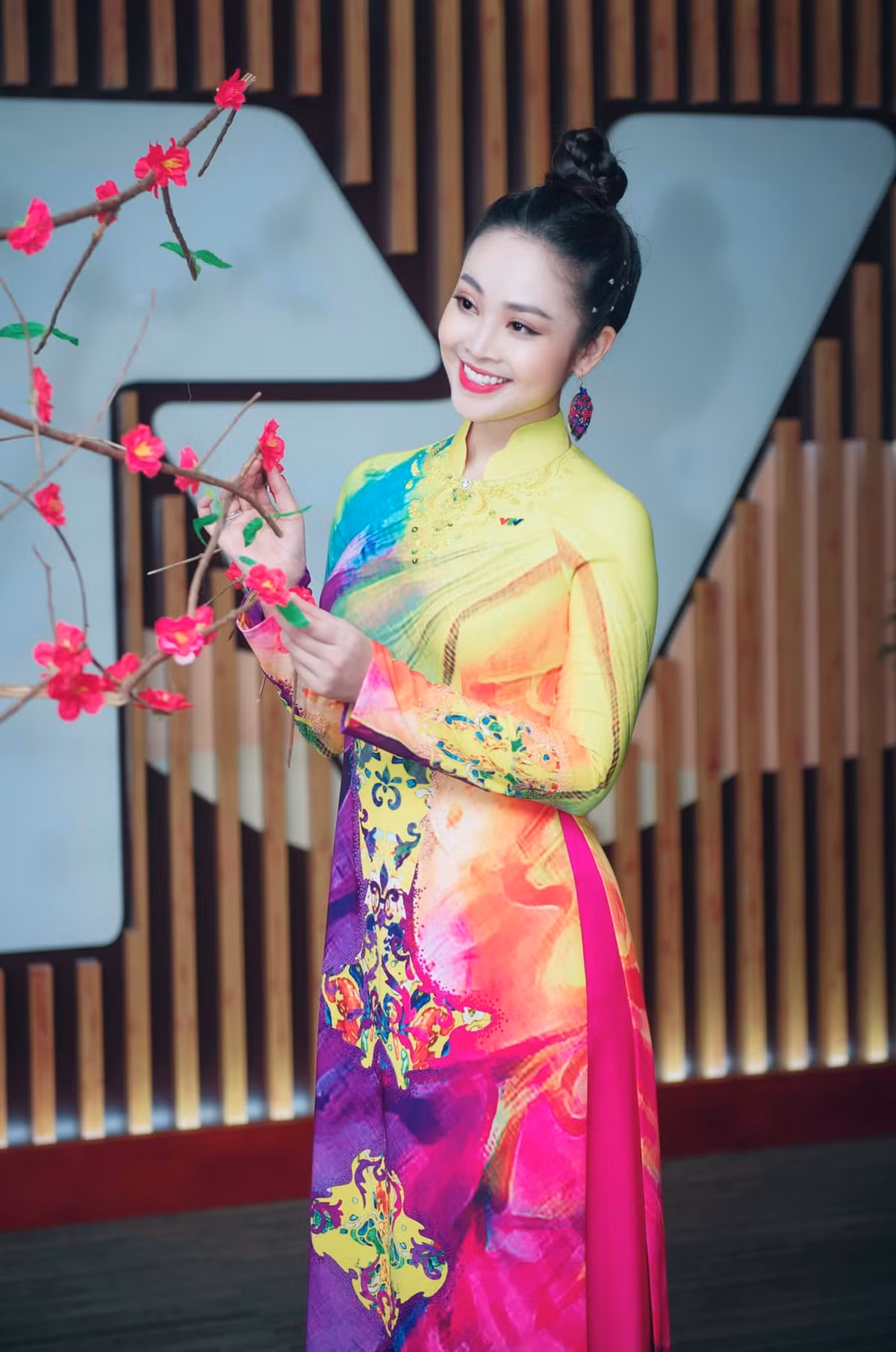 Ba nhan vat cong an hot nhat co vo, ban gai xinh nhu hotgirl-Hinh-2