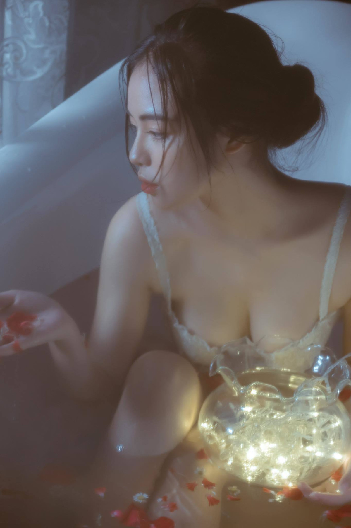 Ba nhan vat cong an hot nhat co vo, ban gai xinh nhu hotgirl-Hinh-8