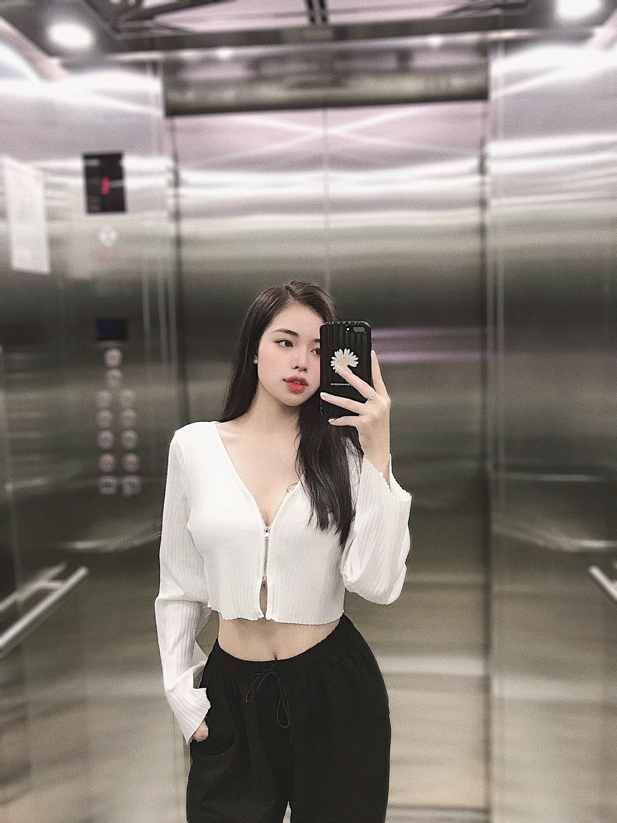 Ba nhan vat cong an hot nhat co vo, ban gai xinh nhu hotgirl-Hinh-14