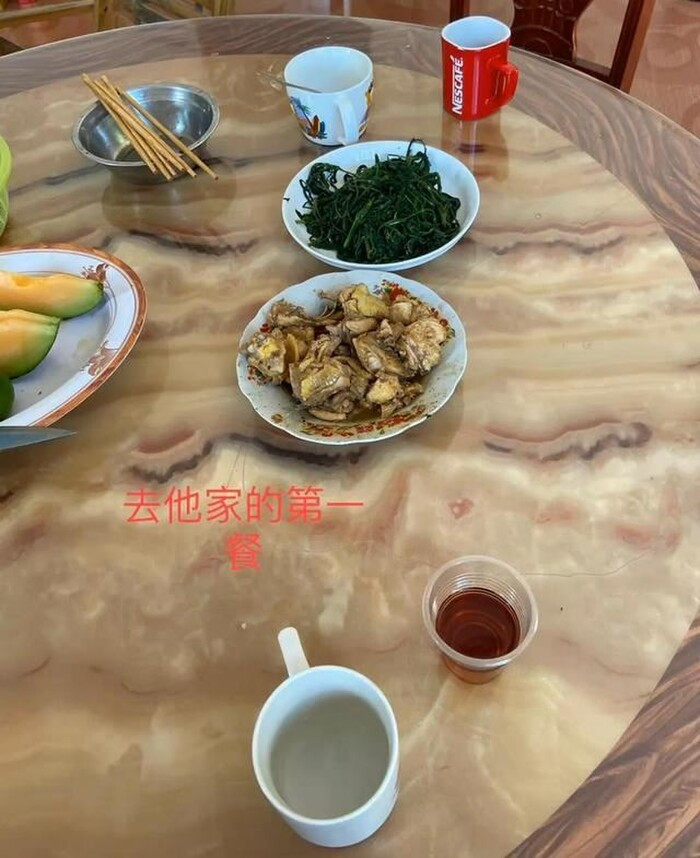 Méo mặt khi được đãi món này khi thăm nhà bạn trai ngày Tết Meo mat khi duoc dai mon nay khi tham nha ban trai ngay Tet