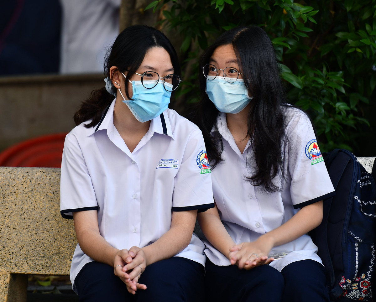 Ngay 7/2, hoc sinh o nhieu noi tro lai truong sau thoi gian hoc online