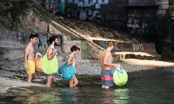 Dan Thuy Si boi tu van phong ve nha sau gio lam viec-Hinh-2