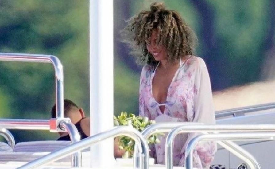 Benzema dua ca vo va ban gai den du gala Qua bong vang-Hinh-7