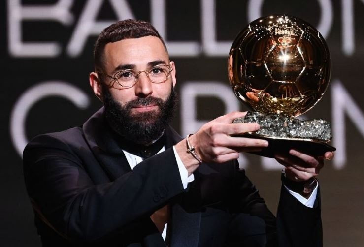 Benzema dua ca vo va ban gai den du gala Qua bong vang-Hinh-6