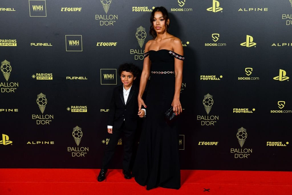 Benzema dua ca vo va ban gai den du gala Qua bong vang