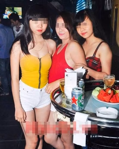 Thời trang đi bar "hở càng nhiều càng tốt" là đang là sự lựa chọn của nhiều cô gái trẻ.