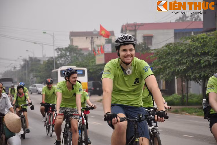 Sự kiện còn có sự tham gia nhiệt tình của khá nhiều tình nguyện viên người nước ngoài đến từ các nước như Anh, Mỹ, Pháp, Belarus, Đức.