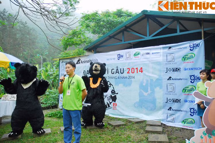 Ông Tuấn Bendixsen - Trưởng đại diện của Tổ chức Động vật Châu Á tại Việt Nam giới thiệu về hoạt động của tổ chức và gửi lời cảm ơn tới các tình nguyện viên.