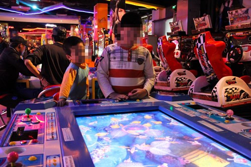 Bắn cá ở các trung tâm trò chơi và "đốt" một đống tiền.