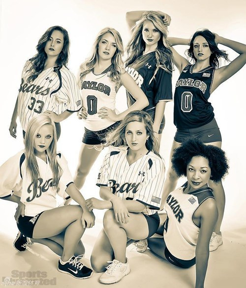 Khi bộ ảnh về Casey được đăng tải, nhiều người đã ưu ái gọi cô với cái tên "vẻ đẹp trường Baylor". Cư dân mạng cũng dành những lời khen ngợi vẻ đẹp khỏe khoắn, đầy tươi trẻ của Casey.