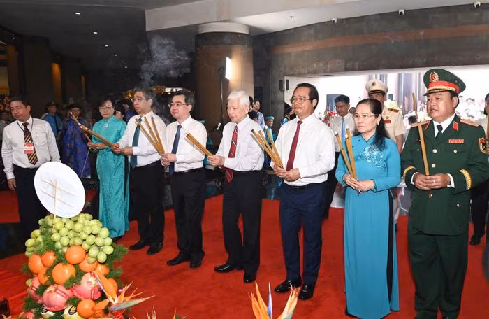 TP.HCM dang le Hung Vuong va Duc Le Thanh hau Nguyen Huu Canh-Hinh-4