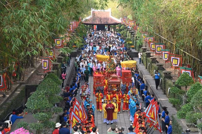 TP.HCM dang le Hung Vuong va Duc Le Thanh hau Nguyen Huu Canh-Hinh-6