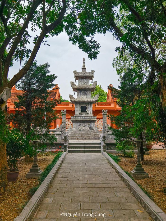 Ngoi chua dep la co nhieu co vat o ngoai thanh Ha Noi-Hinh-11