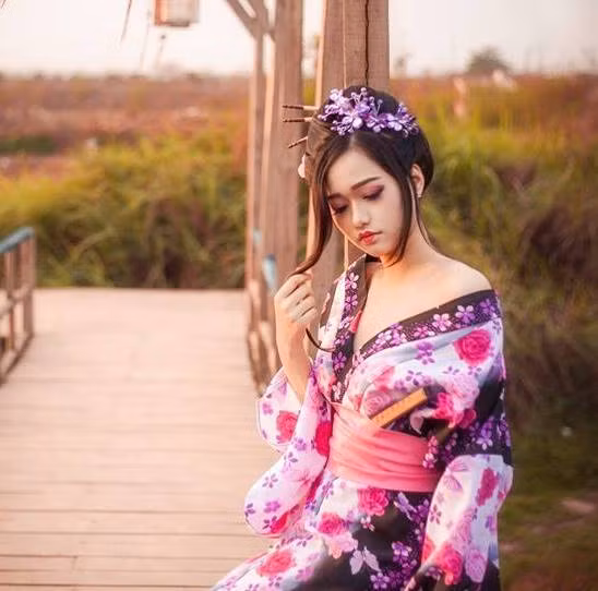 Teen Việt hóa thân làm mỹ nữ Nhật Bản u buồn.