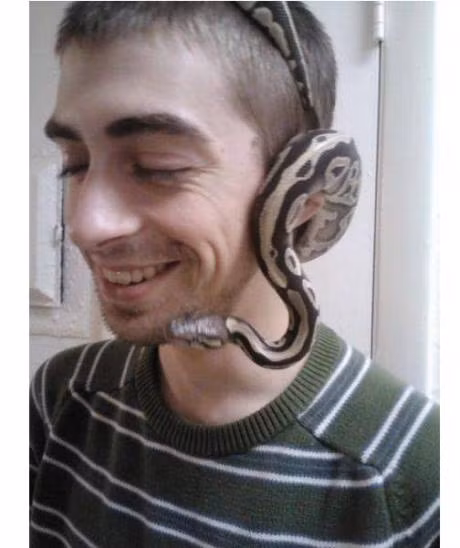 Các bác thấy tai nghe mới của em đẹp không ạ?