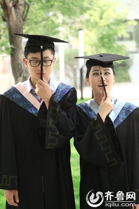 Bộ ảnh tuy không cầu kỳ, không chiêu trò gây sốc nhưng lại thu hút sự chú ý bởi sự chân thật đáng yêu.