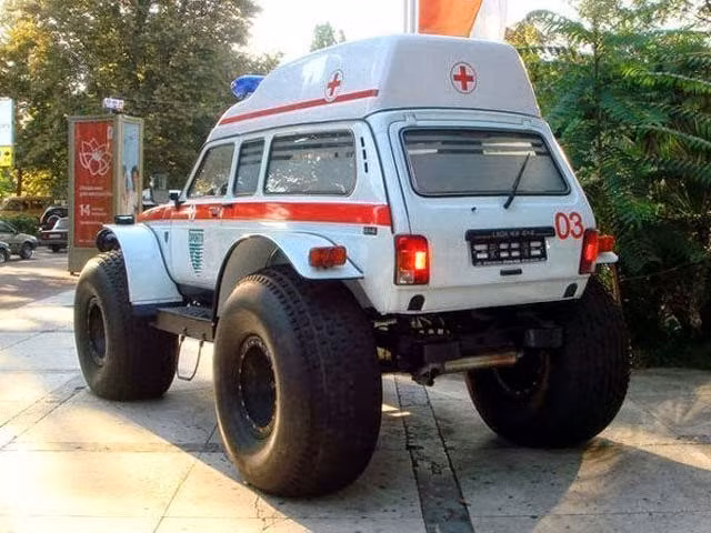 Xe cứu thương siêu độc.