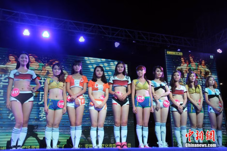 Cuộc thi nhan sắc của các nữ cổ động viên bóng đá xinh đẹp đã thu hút được đông đảo số lượng các ứng viên đăng ký, trải qua một số vòng tuyển chọn ban tổ chức đã lựa chọn được 10 thí sinh ưu tú nhất vào vòng cuối cùng.