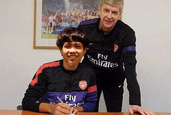 Ảnh chế lo ngại sợ mất Công Phương, Arsenal đã gấp rút thảo hợp đồng.