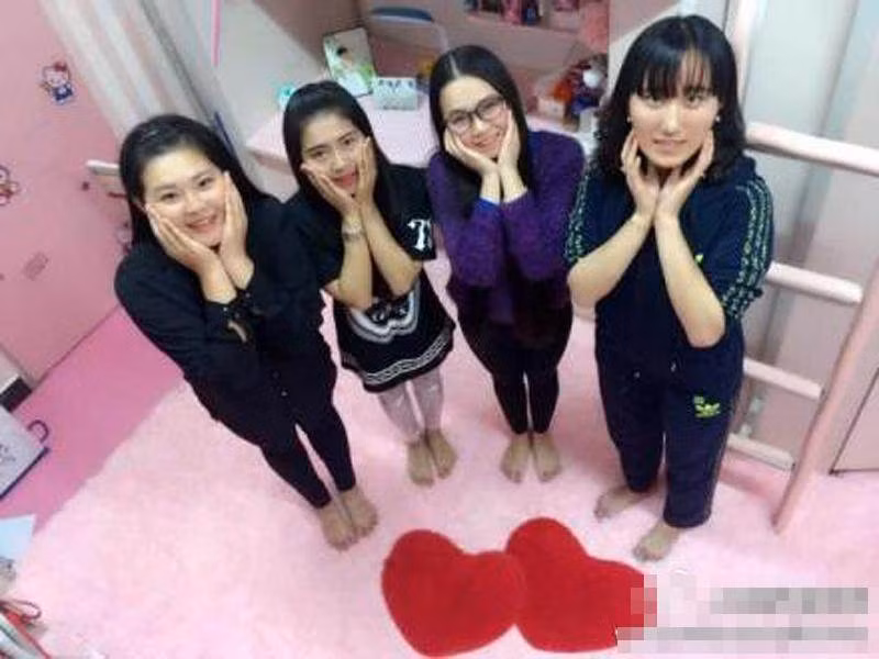 4 nữ chủ nhân xinh xắn của căn phòng "giấc mơ ký túc xá".