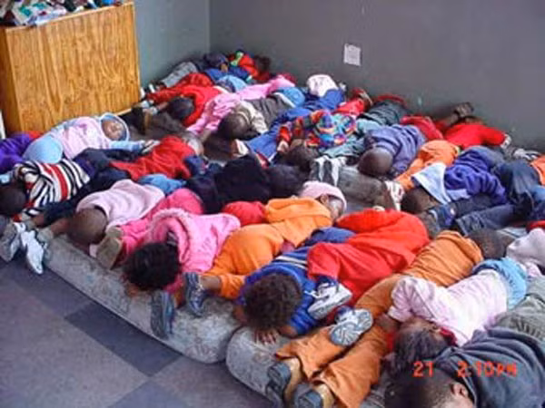 Ngủ cũng cần phải ra hàng lối.