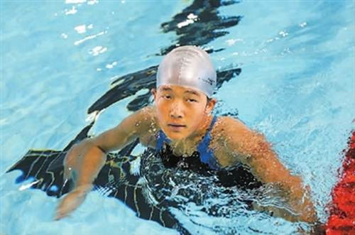 "Cô bé bóng rổ" sở hữu 3 tấm huy chương vàng trong Đại hội thể thao dành cho người khuyết tật của tỉnh Vân Nam, một huy chương vàng và hai huy chương bạc tại Giải vô địch bơi lội quốc gia dành cho người khuyết tật (dưới 18 tuổi) năm 2009.