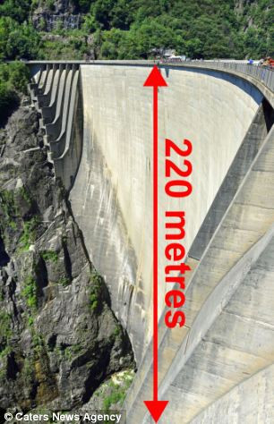 Từ đó, rất nhiều du khách muốn được trải nghiệm cảm giác giống như nhân vật trong bộ phim nổi tiếng này.