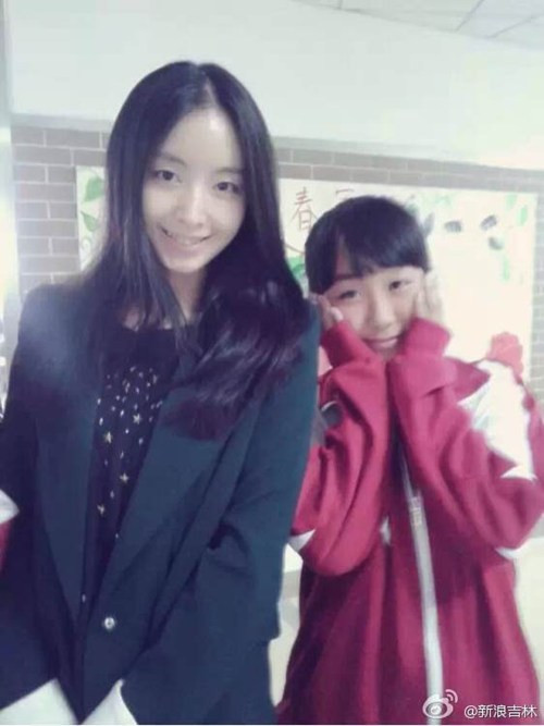 Ngay từ lúc nhận công tác, Đặng Viên Viên đã khiến các học trò trầm trồ vì vẻ ngoài xinh đẹp của mình bên cạnh chuyên môn nghiệp vụ vững vàng. Cô được học trò ưu ái đặt cho biệt danh "nữ thần" từ đó.