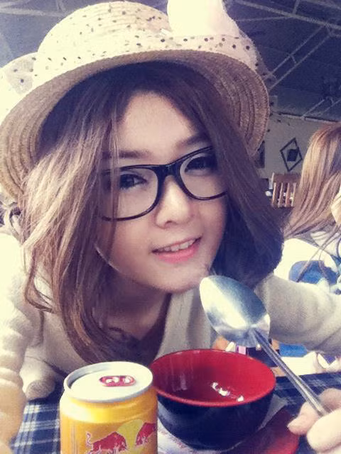 Càng lớn, Lilly Luta càng xinh. Khuôn mặt nhỏ gọn cùng làn da trắng.