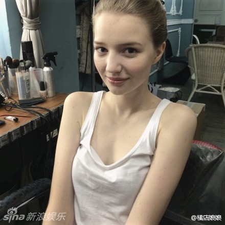 Họ cũng đồng thời gửi lời chúc mong cô sớm gặt hái được thành công với con đường nghề nghiệp đã chọn.