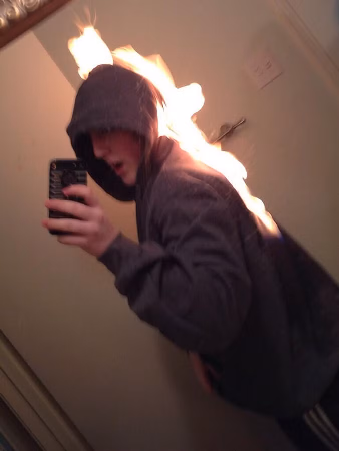 I'm so hot! Caption avatar mới của mình sẽ là thế!