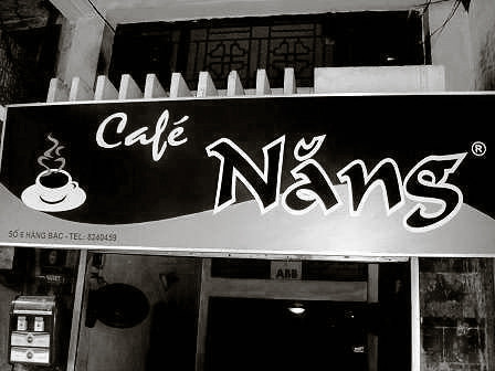 Cafe Năng đã tồn tại trên đất Hà Thành cũng đã hơn 50 năm. Nằm trên con phố Hàng Bạc đông đúc, chật hẹp, đôi khi đến với Năng người ta còn thấy đôi chút bất tiện vì khó tìm chỗ để xe nhưng vì đê mê hương vị của cafe nơi đây mà các vị khách không ngại vượt khó để đến với nó. Dù sáng, trưa, chiều hay tối Năng lúc nào cũng tấp nập và nhộn nhịp.