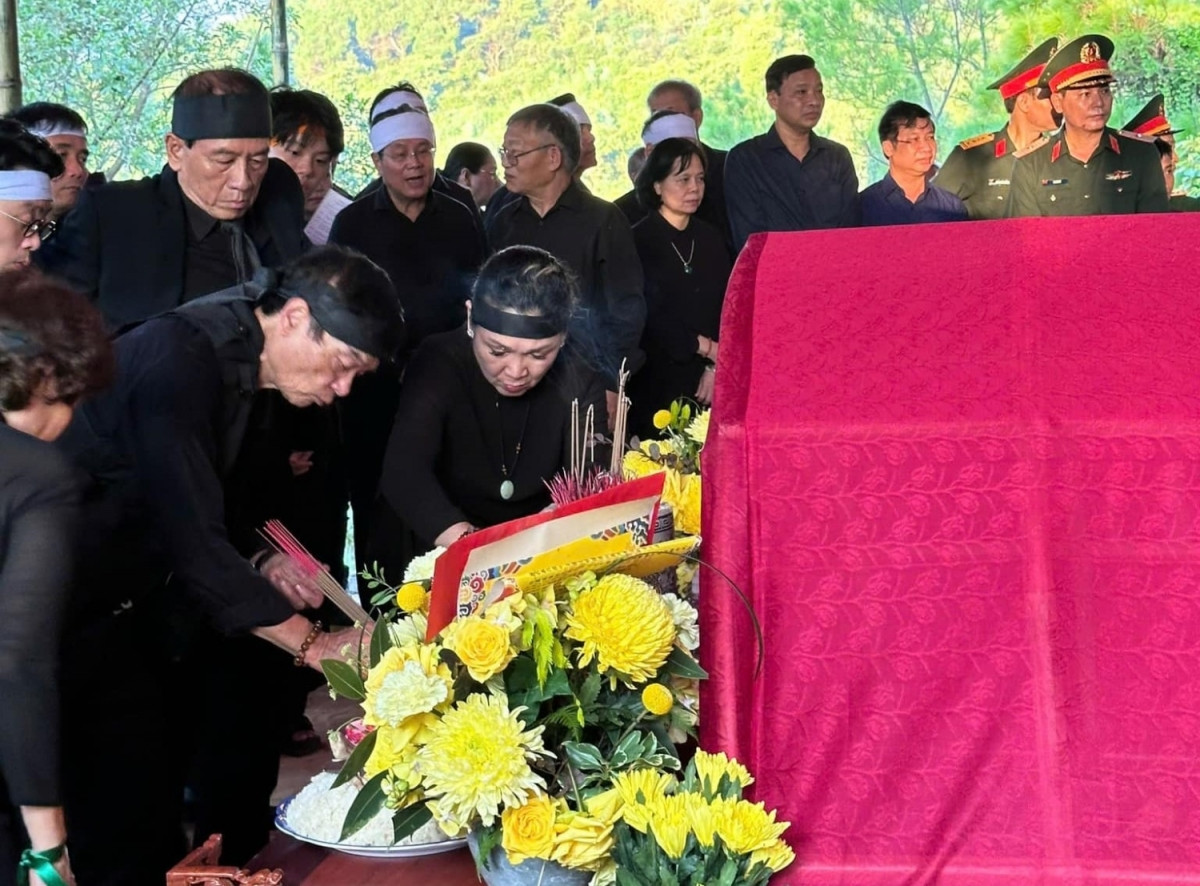 Phu nhân Đại tướng Võ Nguyên Giáp an nghỉ tại Vũng Chùa- Đảo Yến Phu nhan Dai tuong Vo Nguyen Giap an nghi tai Vung Chua- Dao Yen