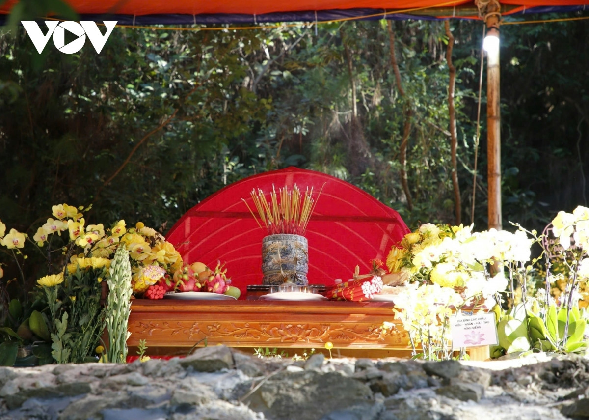 Phu nhân Đại tướng Võ Nguyên Giáp an nghỉ tại Vũng Chùa- Đảo Yến - Hình 3 Phu nhan Dai tuong Vo Nguyen Giap an nghi tai Vung Chua- Dao Yen-Hinh-3