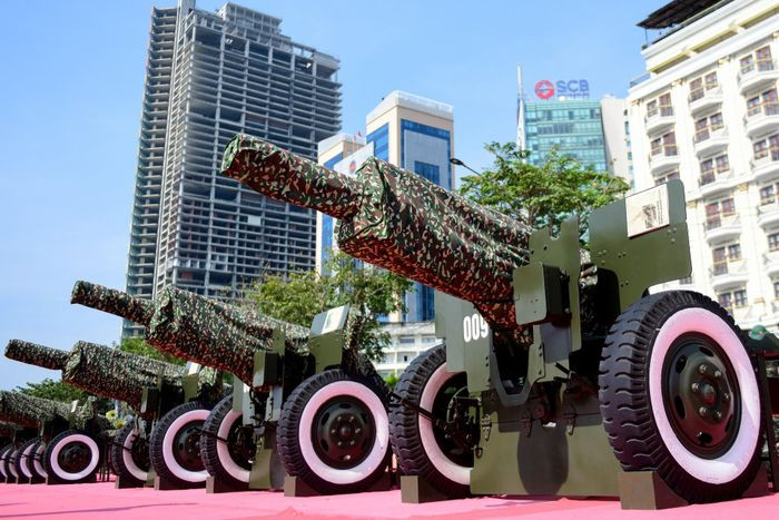 Theo kế hoạch, lễ diễu binh dự kiến quy tụ khoảng 35 khối của lực lượng vũ trang, công an do Bộ Quốc phòng và Bộ Công an phối hợp thực hiện. Phần diễu hành kế tiếp do TP.HCM đảm nhiệm với 11 khối. Dự kiến, tổng lực lượng huy động cho khối diễu binh, diễu hành là hơn 13.000 người.