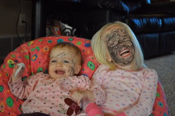 Khi người lớn vắng nhà...