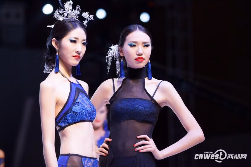 Cuộc thi thiết kế đồ lót tốt nghiệp của trường Đại học Bách khoa Tây An, Trung Quốc đã thu hút được đông đảo các bạn sinh viên tham gia và nhận được rất nhiều sự quan tâm của dư luận. Sau bốn năm theo học, sinh viên khoa Nghệ thuật thiết kế tốt nghiệp sẽ tham gia vào các cuộc thi thiết kế đồ lót hàng năm.